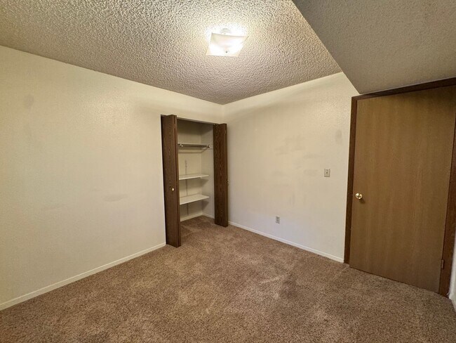 Building Photo - 6940 Peyote Way