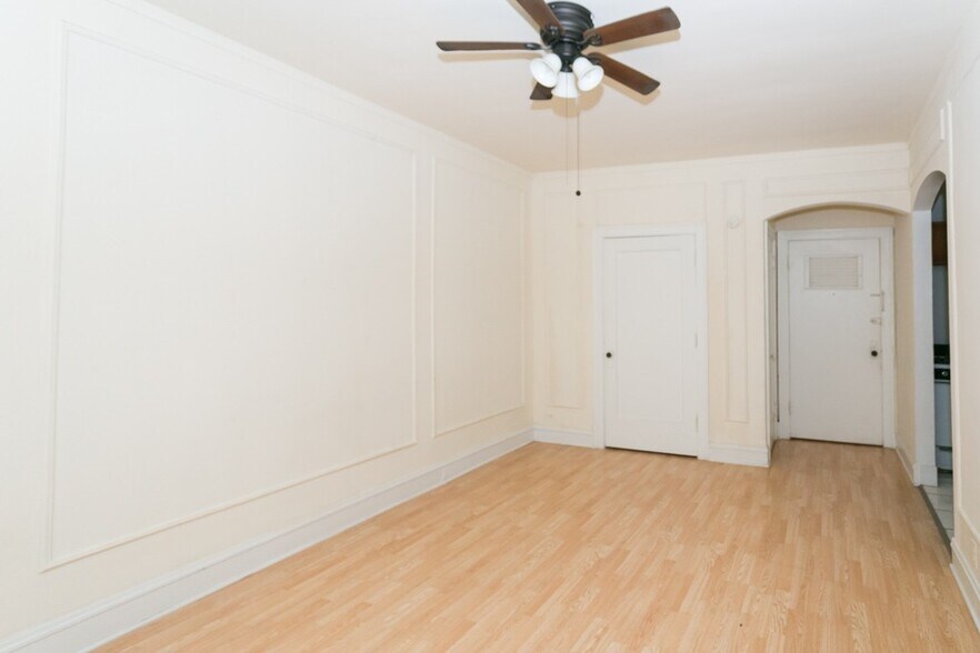 Building Photo - 4856 N Damen Ave