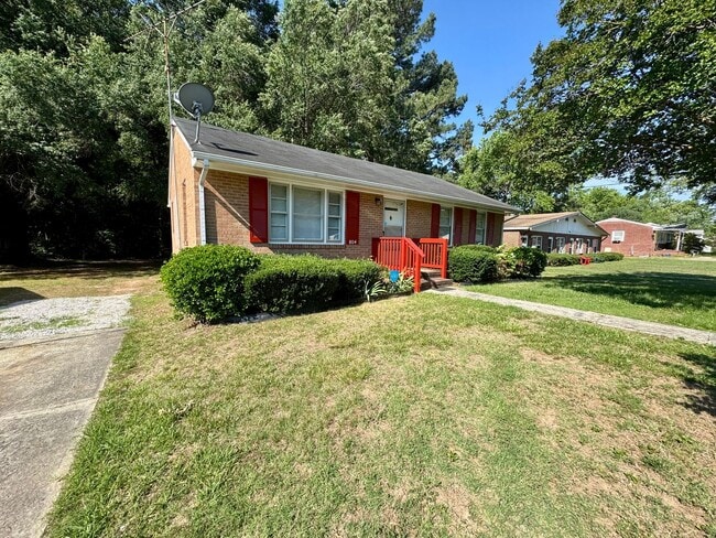 Building Photo - The Home You’ve Been Searching For!