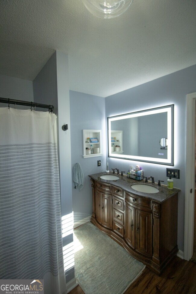 Building Photo - 410 Cardinal Dr