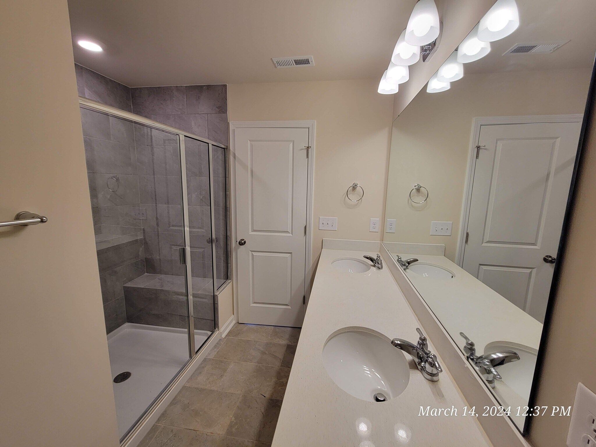 Building Photo - 424 Glen Clova Dr