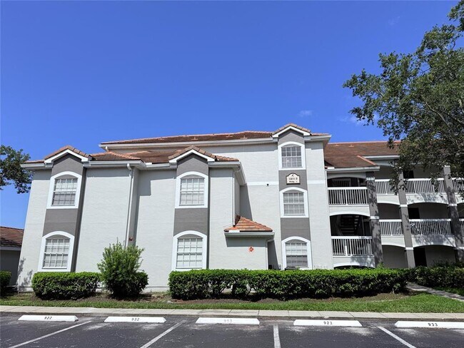 Primary Photo - 13917 Fairway Island Dr