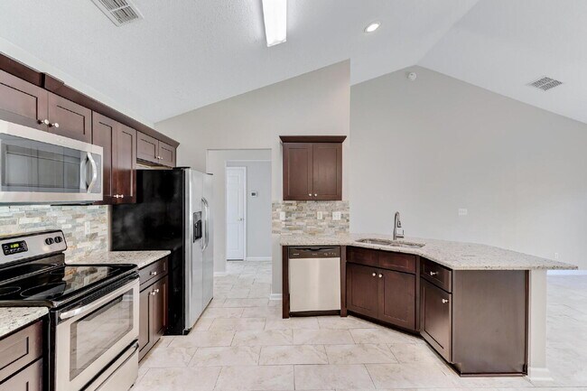 Building Photo - "Spacious 3-Bedroom Home with 2 Full Baths in the Heart of Palm Coast!"