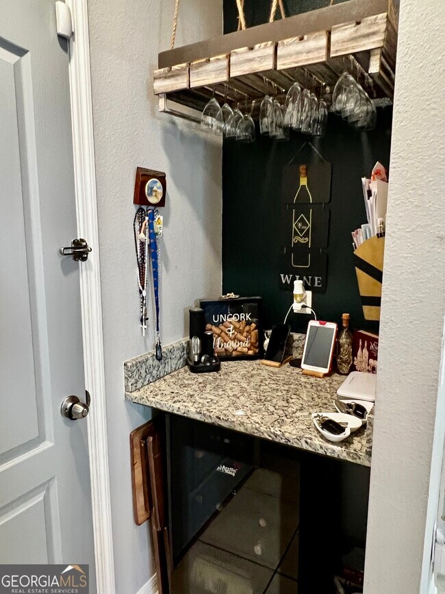 Building Photo - 125 Walnut Wy