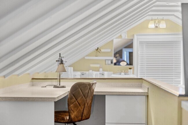 Building Photo - 303 Lang Rd