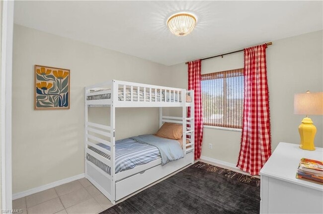 Building Photo - 288 Castaways St