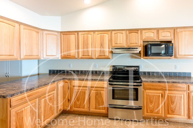 Building Photo - Spacious Home with Vaulted Ceilings