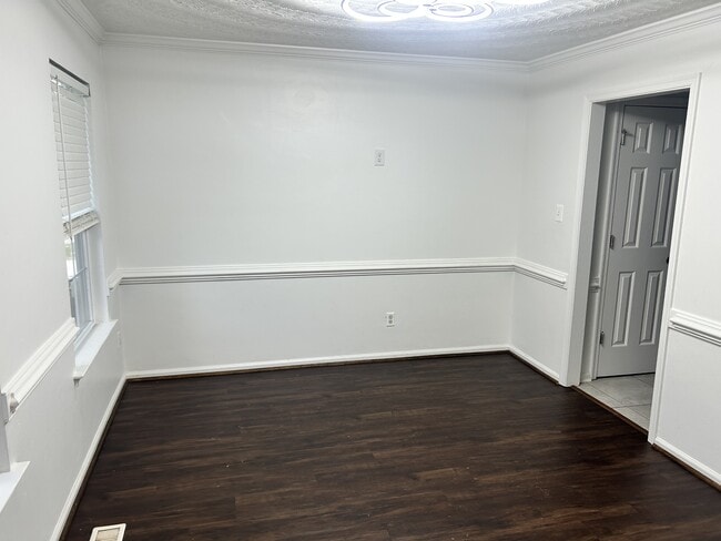 Building Photo - 800 Stardale Cir