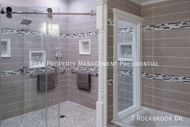 Building Photo - 7 Rockbrook Dr