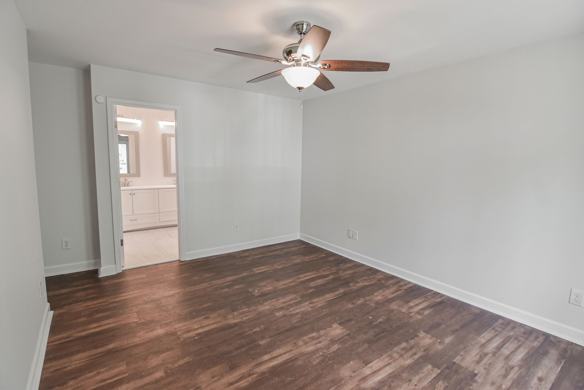 Building Photo - 2913 White Willow Rd