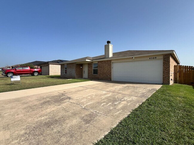 Building Photo - 4509 Lloyd Dr