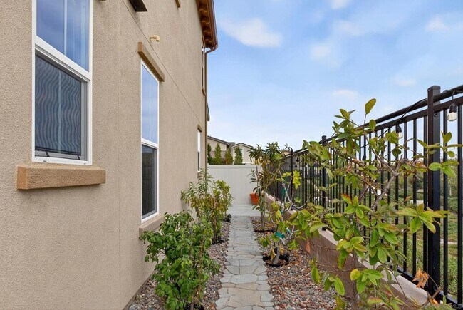 Building Photo - 1733 Artemisia Ct