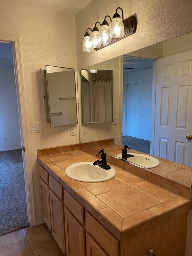 Building Photo - PALI2630