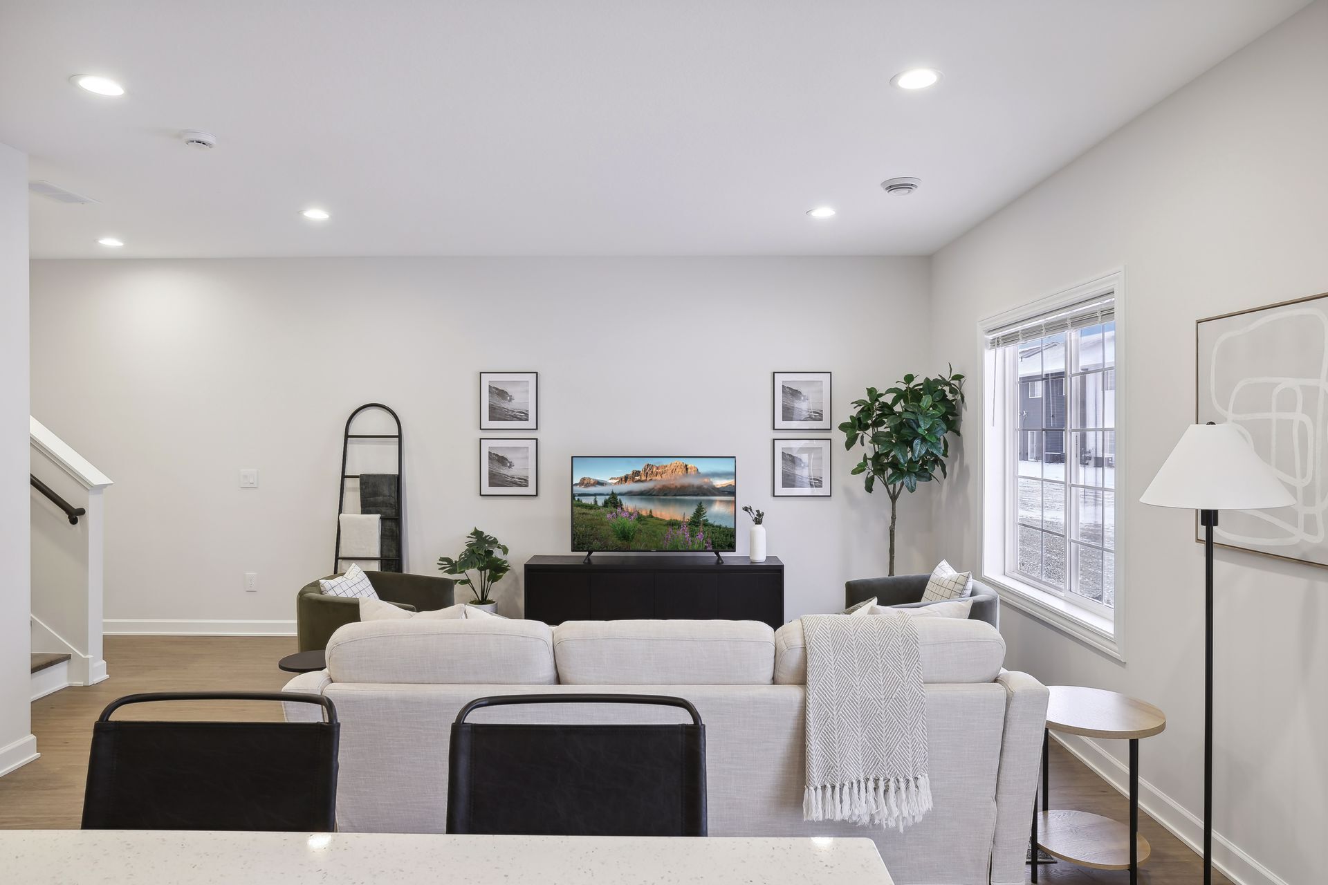 Building Photo - 947 Willow Pl