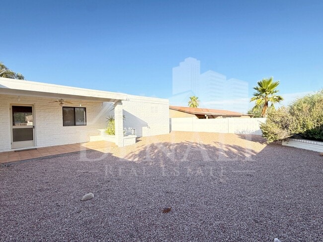 Building Photo - 15076 N Escondido Dr