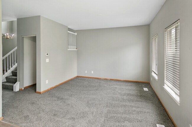 Building Photo - 678 Zachary Dr