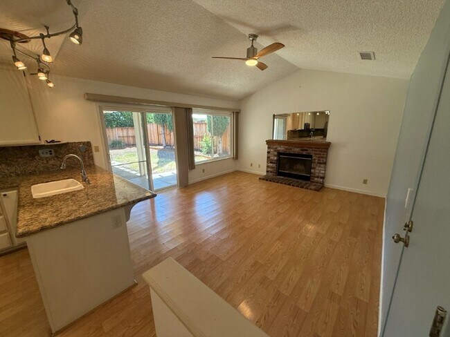 Building Photo - Modern 4 Bedroom One Story *Vacaville