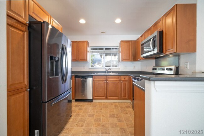 Building Photo - $3500 l 3 Bed / 2 Bath / 2 Parking IN SEA COUNTRY W 12 SOLAR PANELS