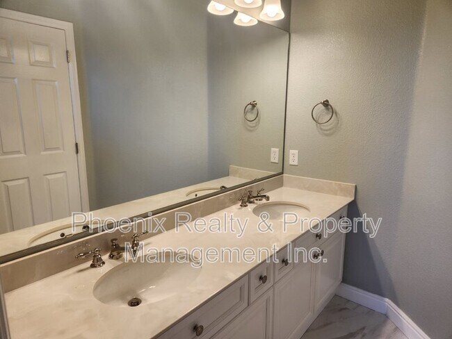 Building Photo - 4125 Portofino Dr