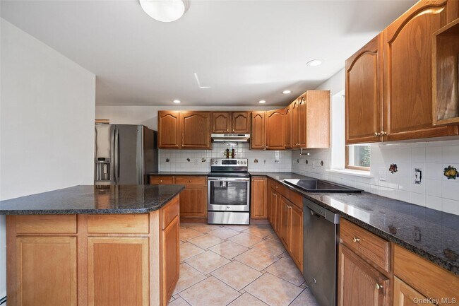 Building Photo - 2079 Baldwin Rd