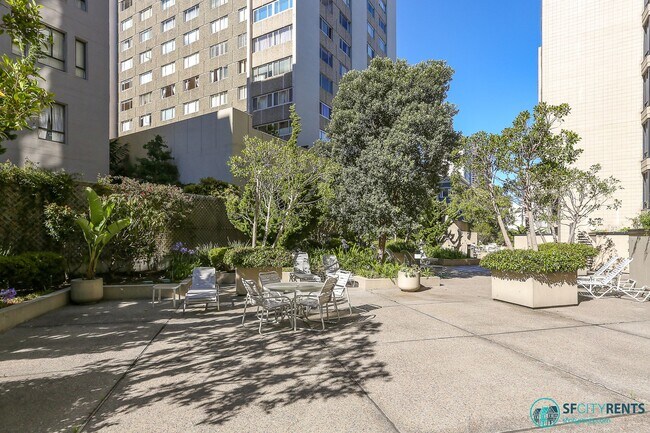 Building Photo - 900 Bush St