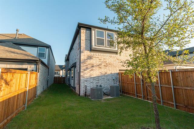 Building Photo - 4924 Daybreak Dr