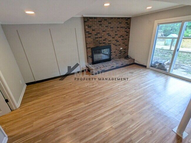 Building Photo - 6226 Dello St
