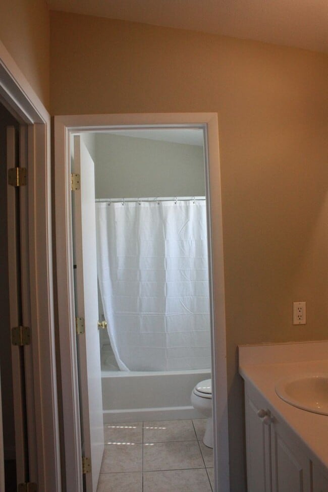 Building Photo - Remarkable totally renovated 2bed 2bath townhome is SW Las Vegas