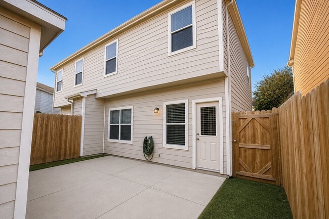 Building Photo - 23831 Pebworth Pl