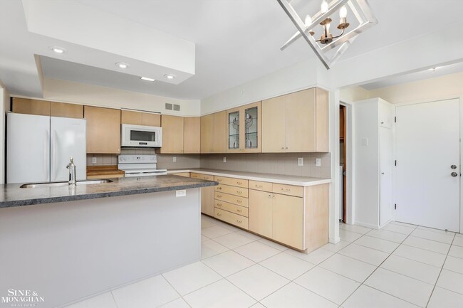 Building Photo - 15838 Windmill Pointe Dr