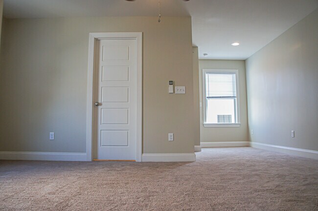 Building Photo - MLK @ Fairview