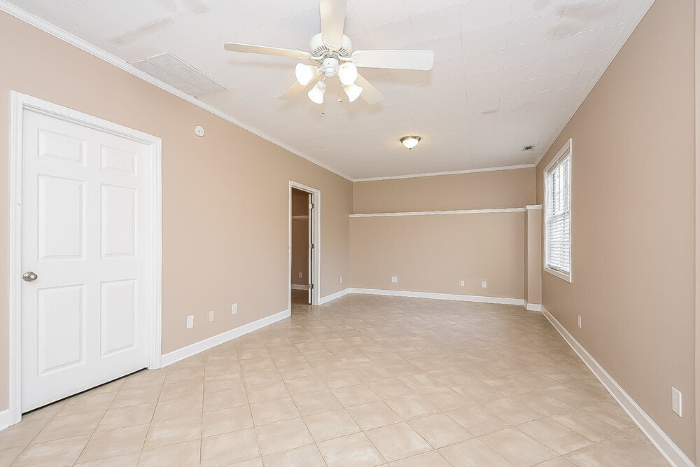 Building Photo - 4084 Mt Vernon Dr