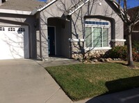 Building Photo - 3 bedroom 2 bath 1612 sq ft home located i...