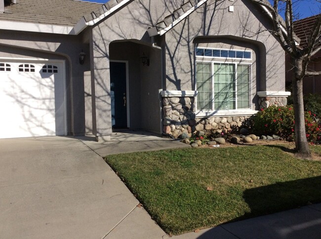 Primary Photo - 3 bedroom 2 bath 1612 sq ft home located i...