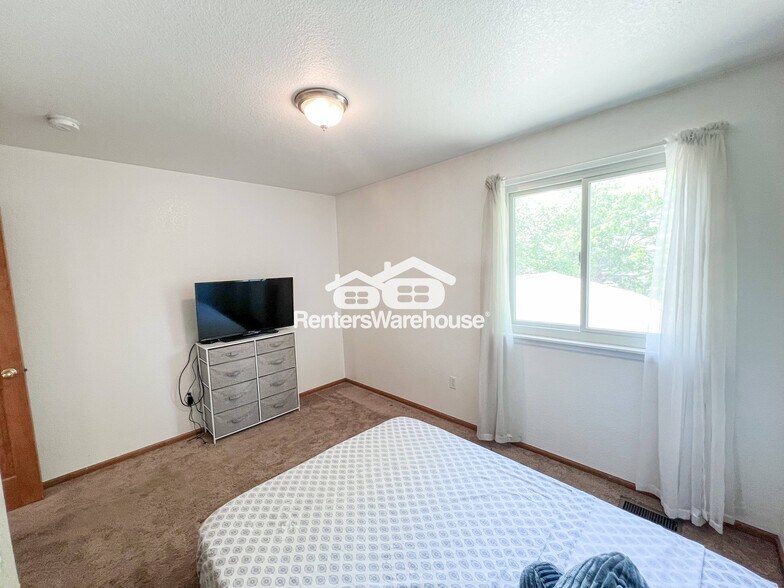 Building Photo - 4392 Deephaven Ct