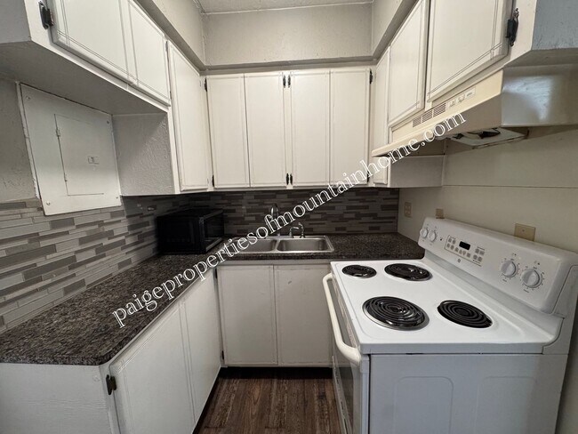 Building Photo - 49 Christopher Ln