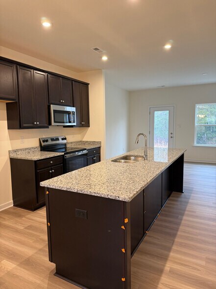 Building Photo - 235 Greenpark Rd