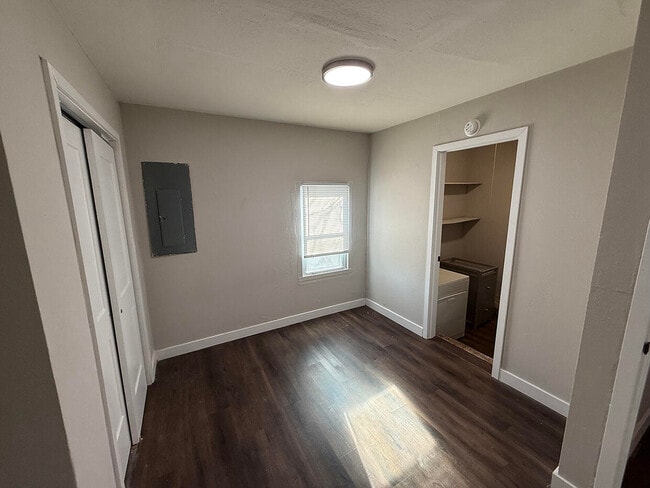 Building Photo - 210 Highview Ave