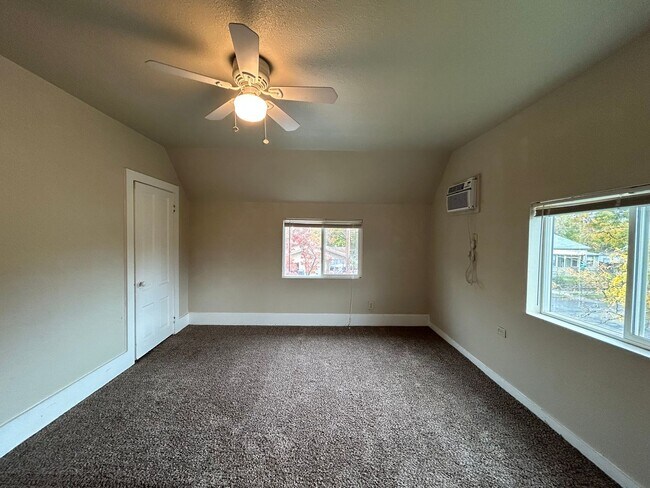 Building Photo - *683-685 High St