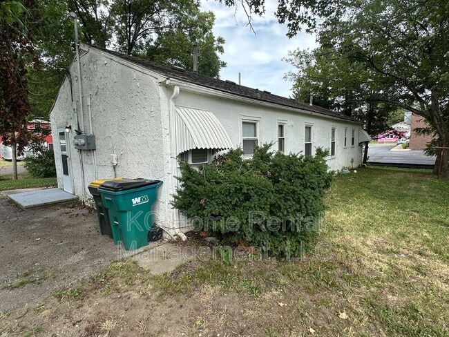 Building Photo - 109 W Hale St