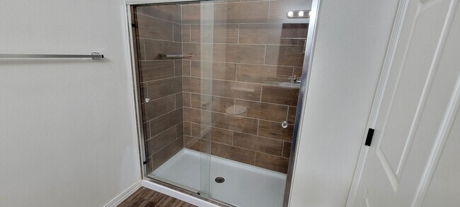 Building Photo - NEW LUXURY ONE BEDROOM APARTMENT UNFURNISHED