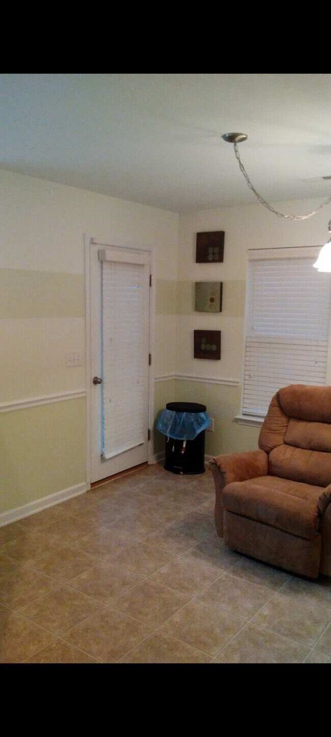 Building Photo - 1531 Hamilton Hills Dr
