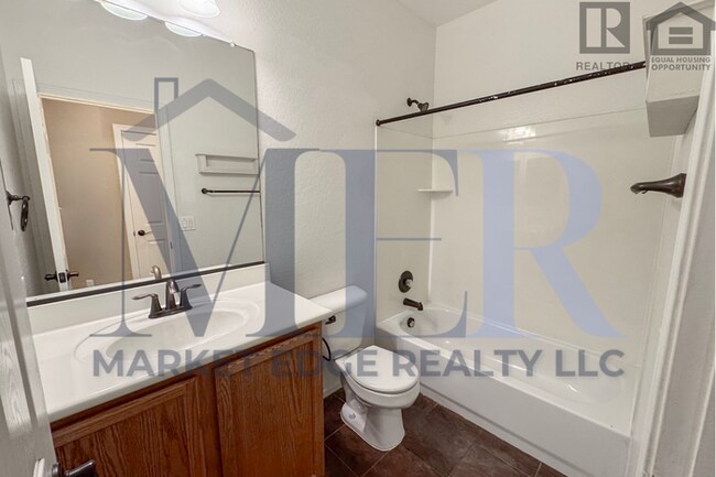 Building Photo - 3Bed/2Bath House in Buckeye! Ready for Immediate Move-In! -- FENCED-IN YARD!