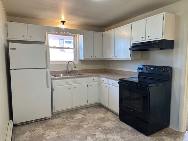 Building Photo - 130 Adelia St