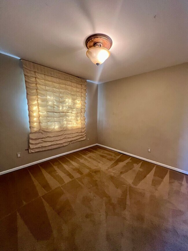 Building Photo - 5 Bedroom in Gated Birch Bay Community!