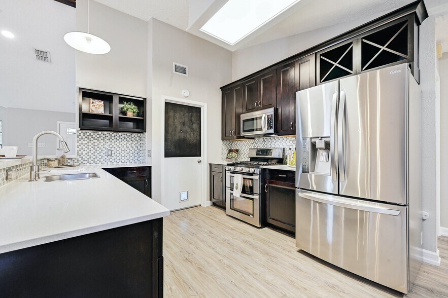 Building Photo - 4712 Velasco Plz