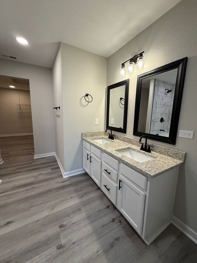 Building Photo - Beautifully Renovated 5-Bedroom Home in Highly Desired Steele Creek!