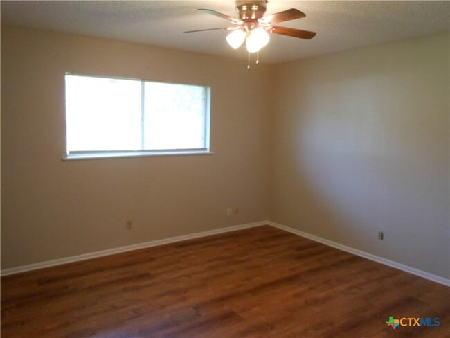 Building Photo - 1005 Wallhalla St