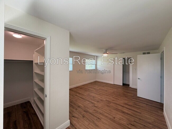 Building Photo - 10621 McGregor Blvd
