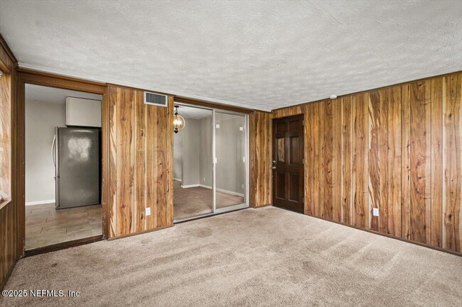 Building Photo - 6446 Ledbury Dr S